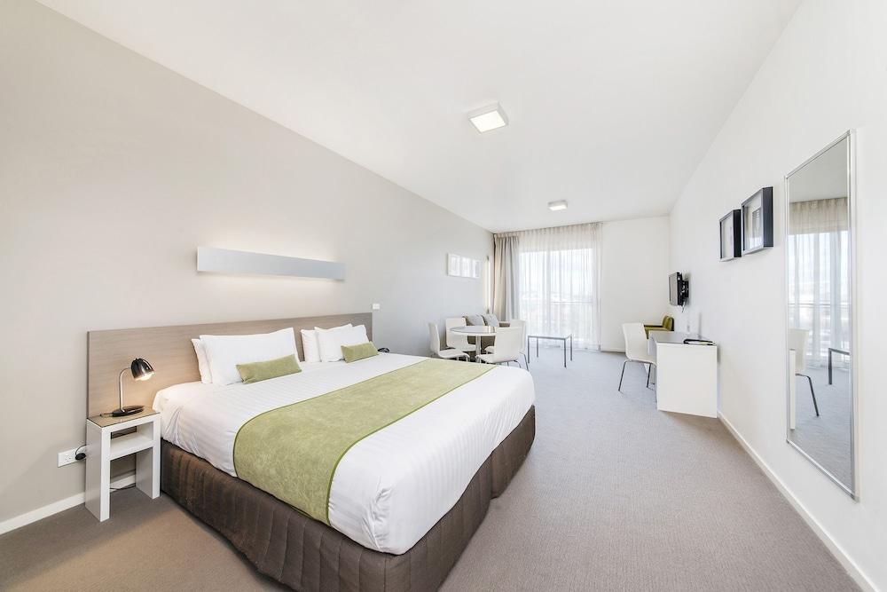 Abode Gungahlin Aparthotel Canberra Ngoại thất bức ảnh