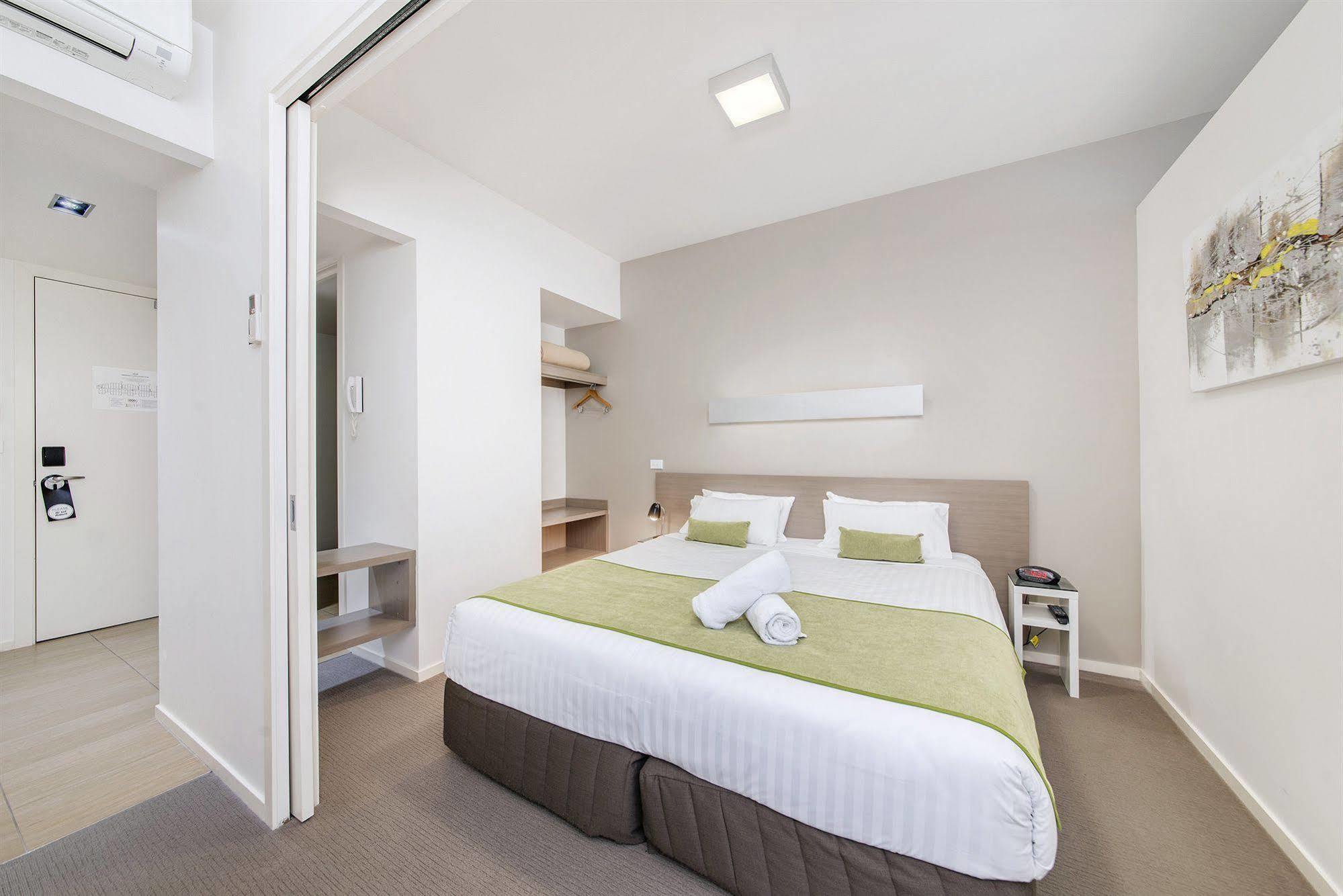 Abode Gungahlin Aparthotel Canberra Ngoại thất bức ảnh