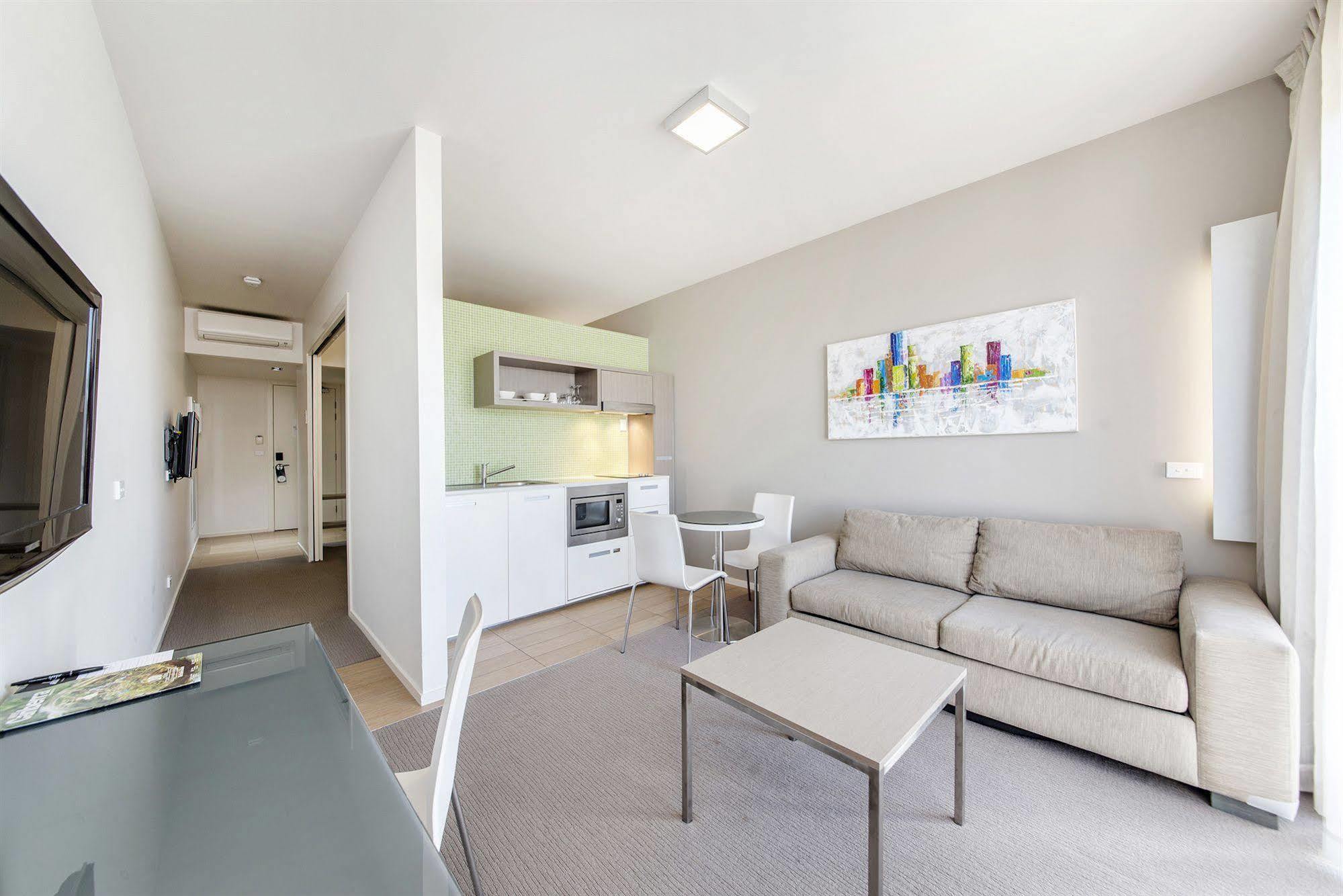 Abode Gungahlin Aparthotel Canberra Ngoại thất bức ảnh