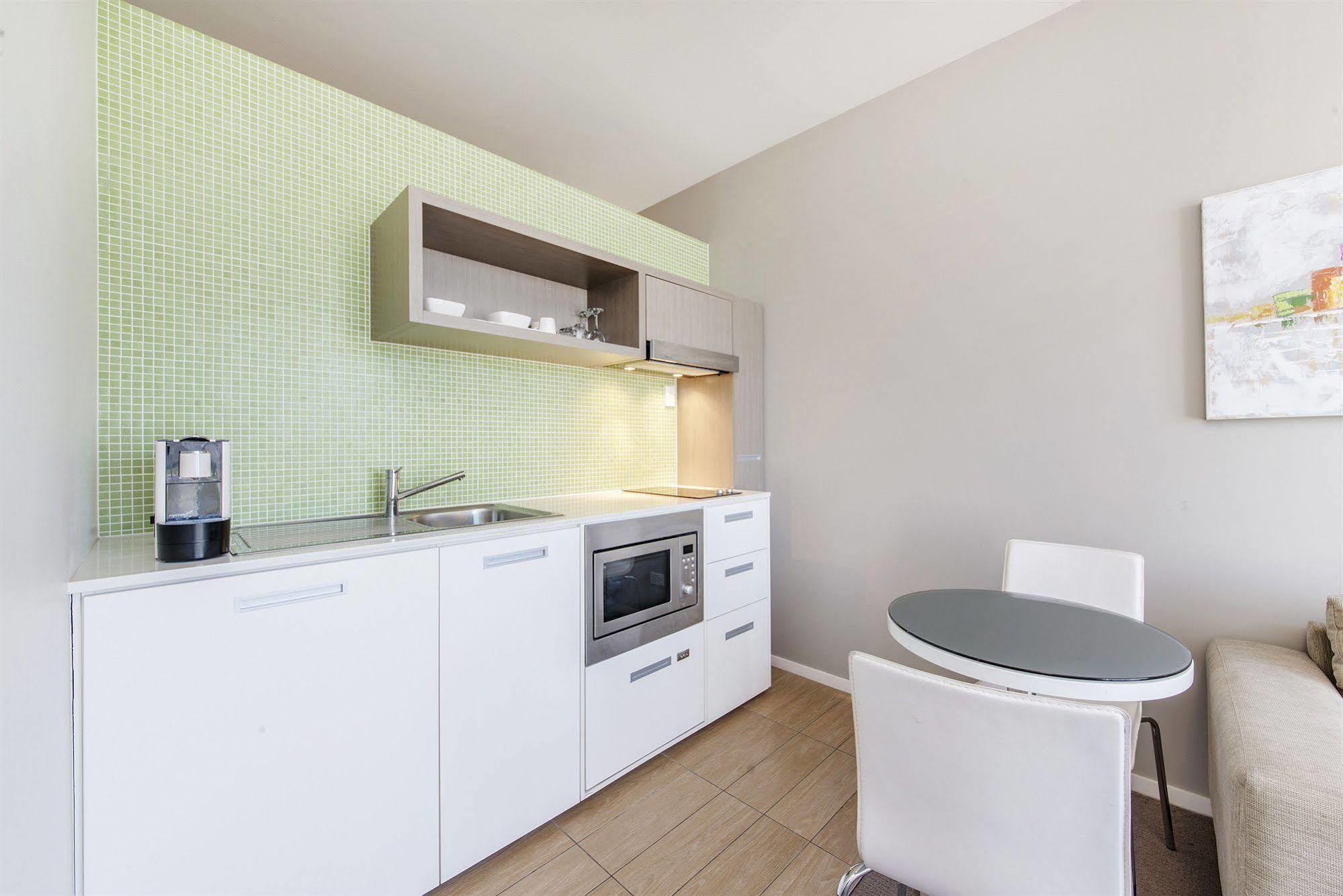 Abode Gungahlin Aparthotel Canberra Ngoại thất bức ảnh