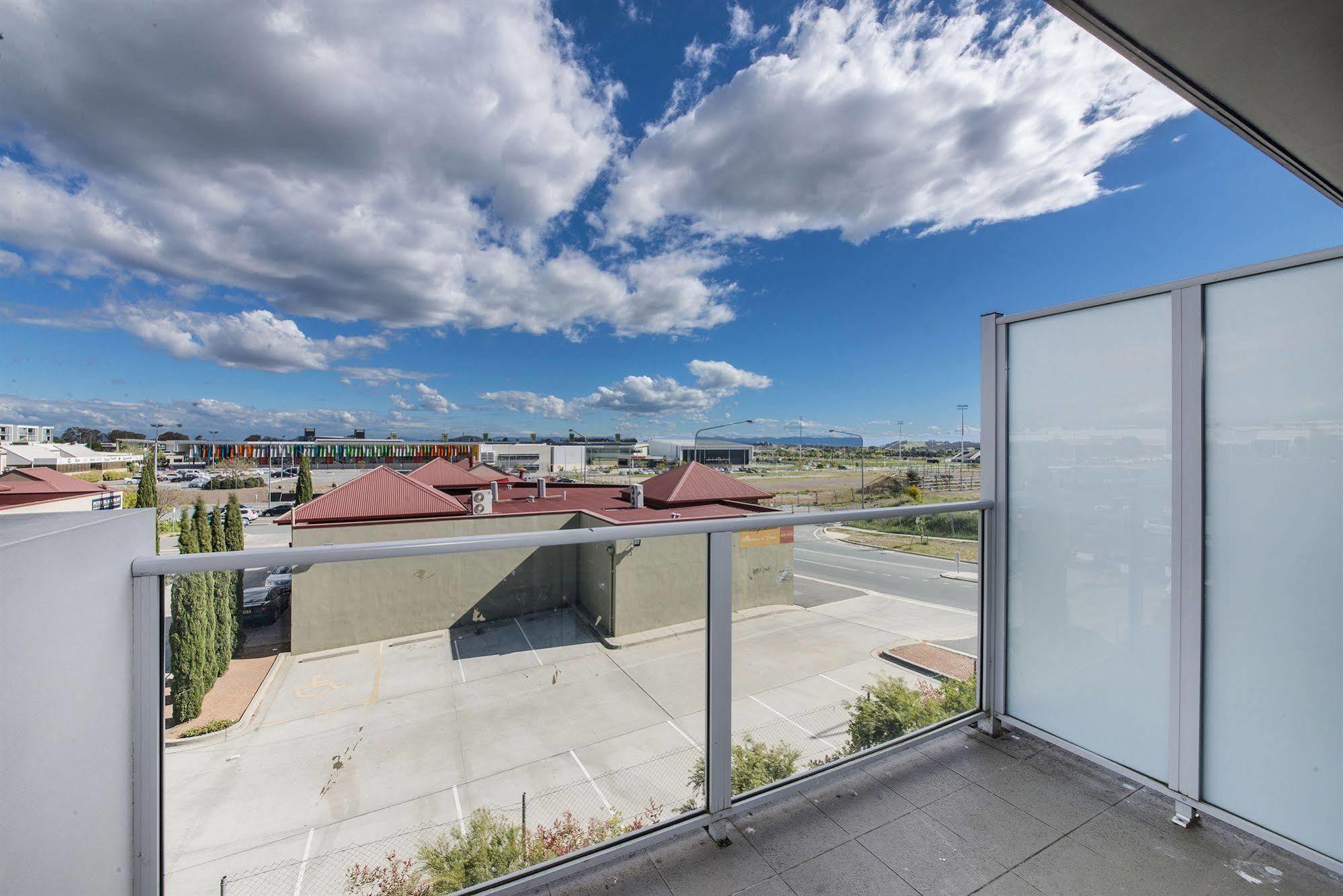 Abode Gungahlin Aparthotel Canberra Ngoại thất bức ảnh