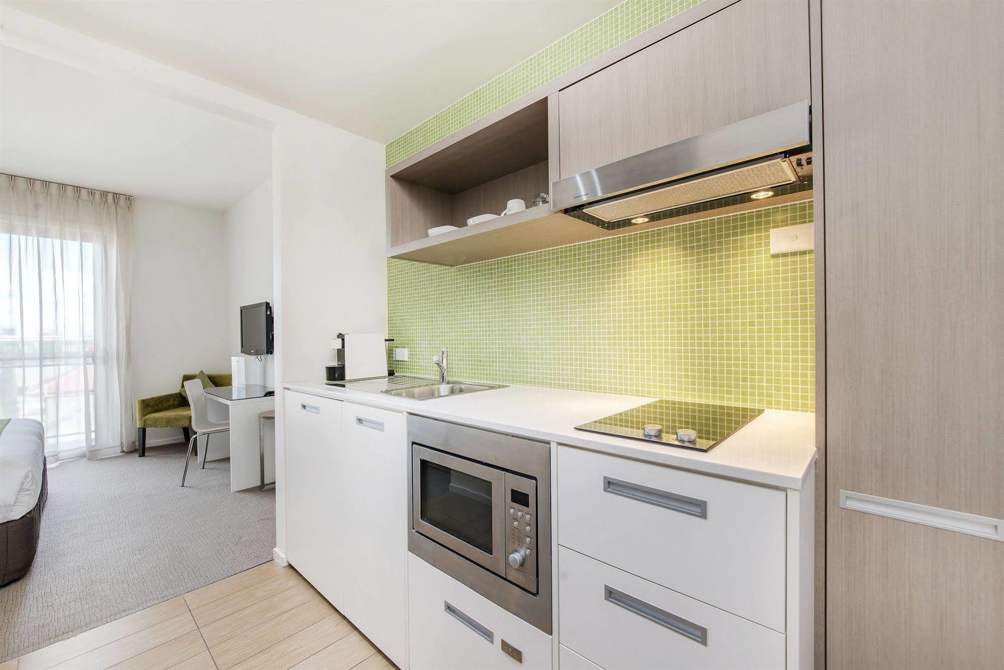 Abode Gungahlin Aparthotel Canberra Ngoại thất bức ảnh